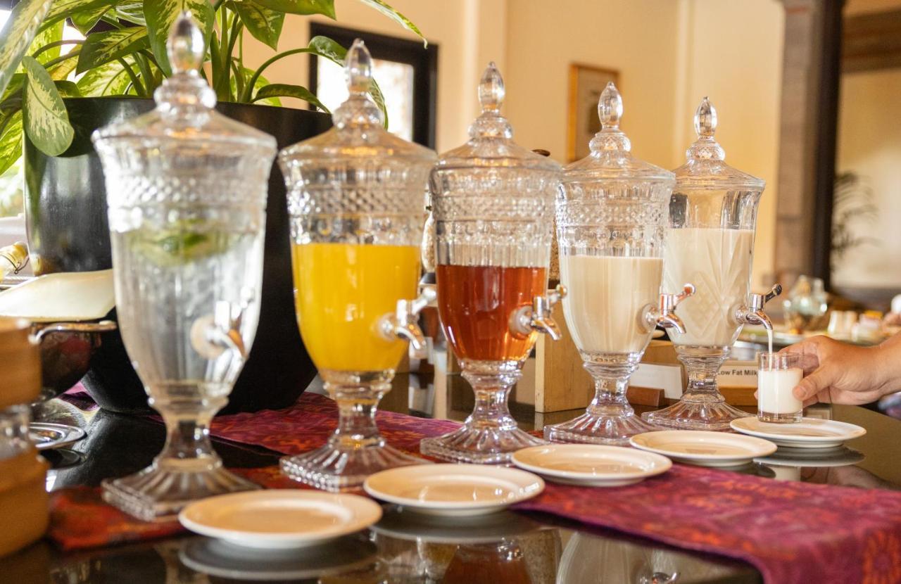 Ayodya Resort Bali Nusa Dua  Exterior foto A selection of drinks