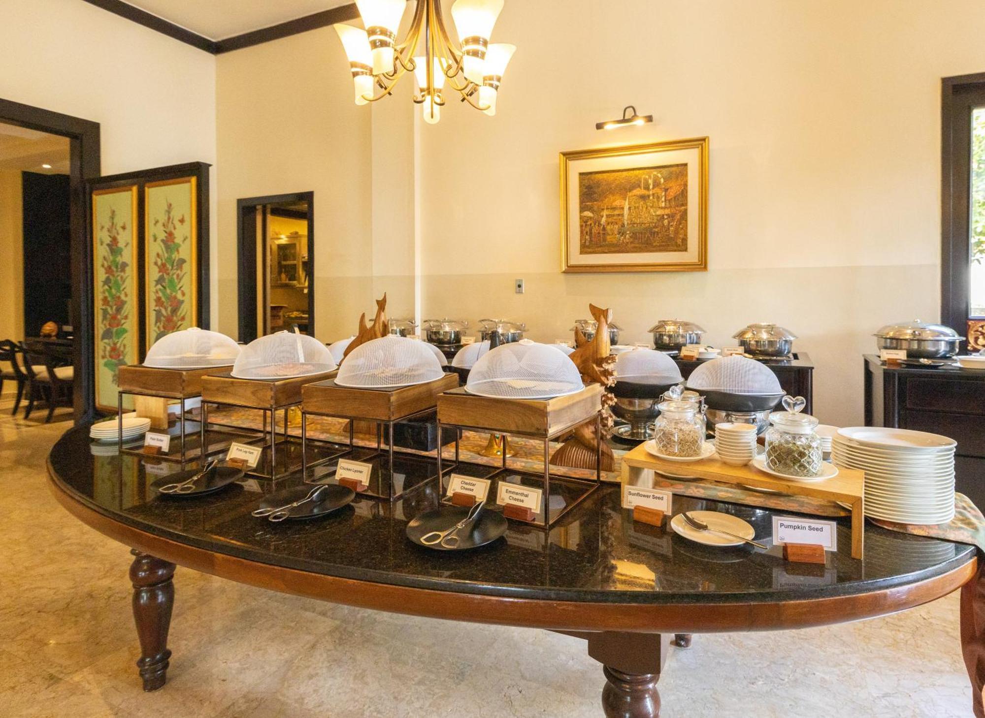 Ayodya Resort Bali Nusa Dua  Cameră foto A buffet at a hotel