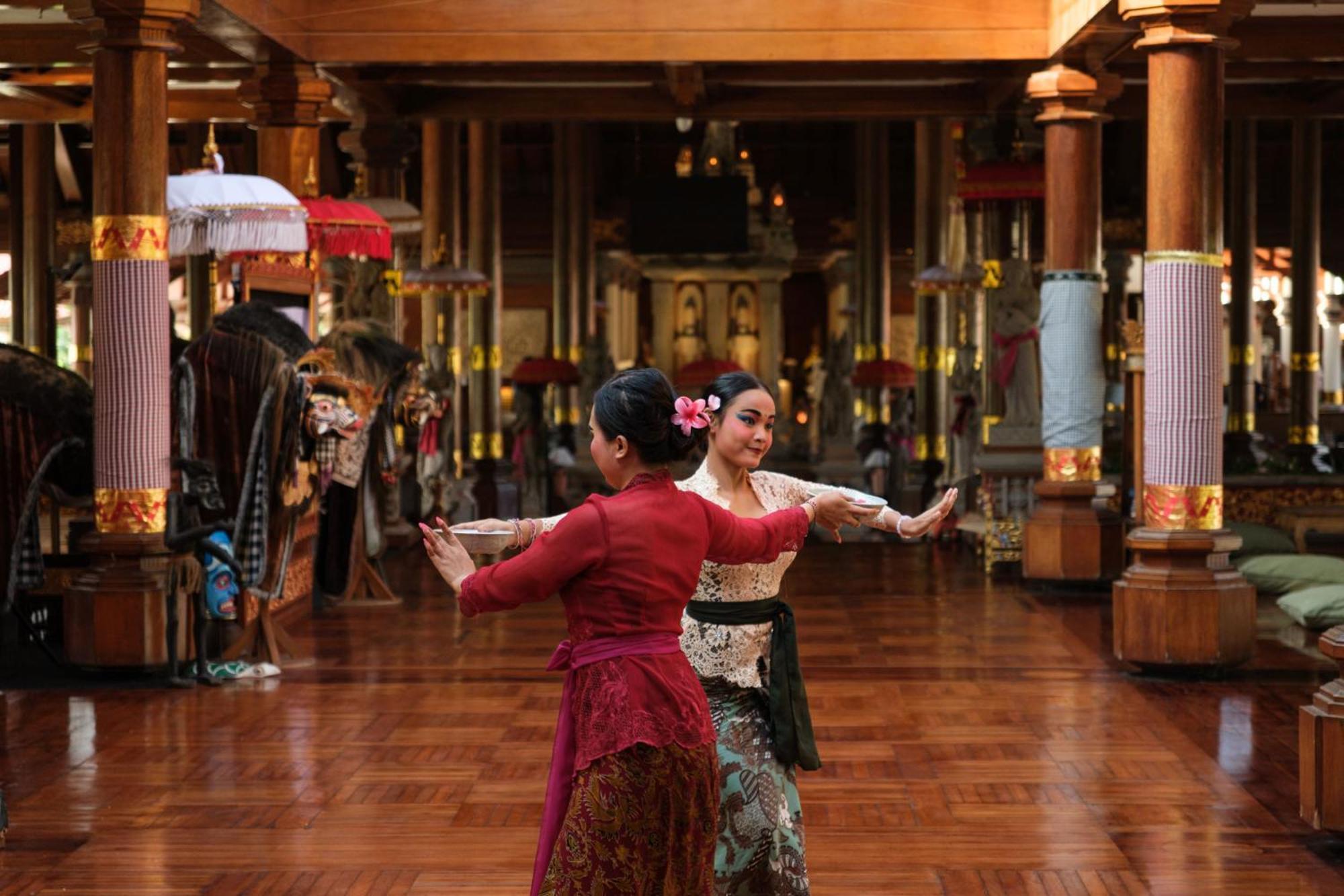 Ayodya Resort Bali Nusa Dua  Exterior foto A traditional Javanese dance