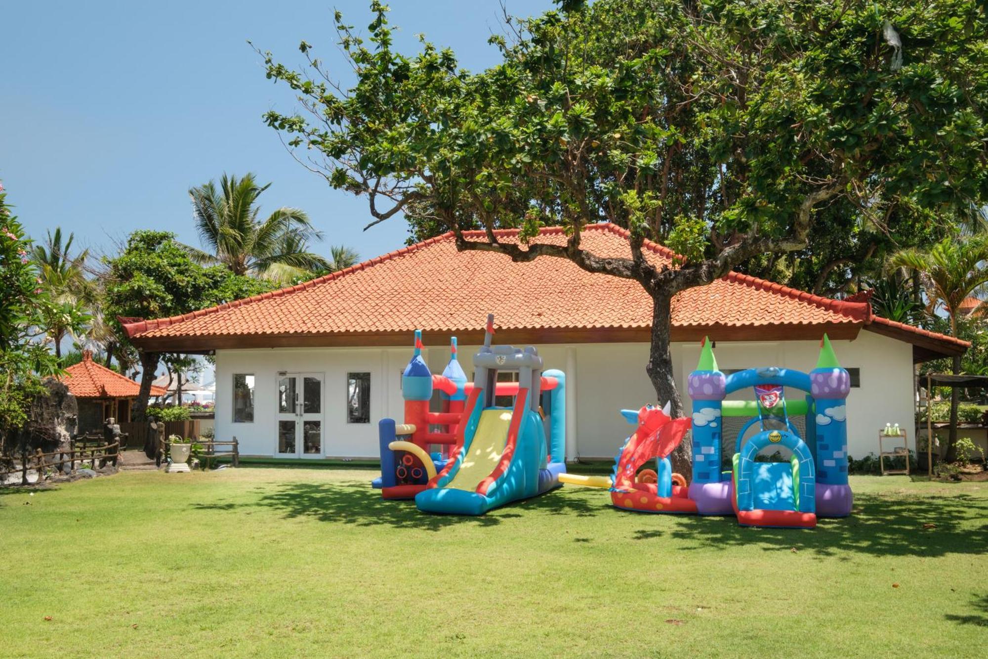 Ayodya Resort Bali Nusa Dua  Exterior foto The clubhouse at the club's former location in 2010