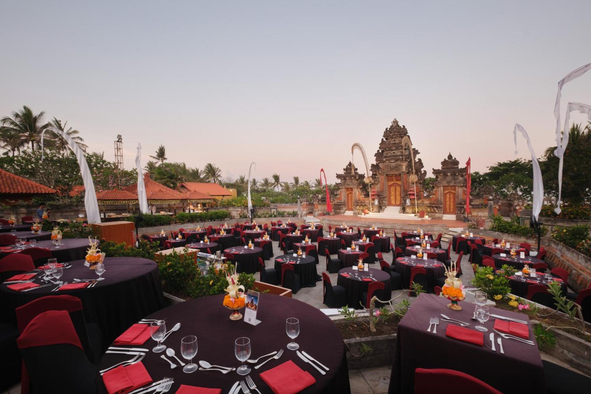 Ayodya Resort Bali Nusa Dua  Exterior foto The resort's main restaurant, the "Bale Kulkul"